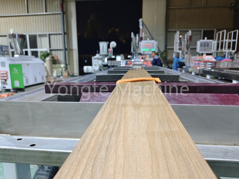 Yongte plastic Machinery scriptor lignum-plastic co-extrusionem apparatu adjuvat lignum-plastic ostium et fenestram industria