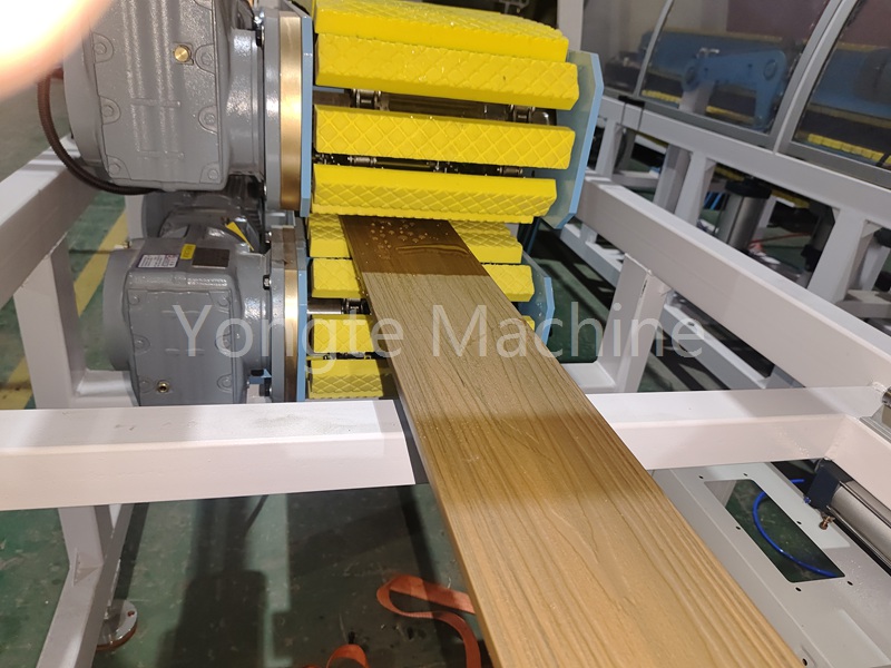 Yongte plastic machinery occupat excelsum in transmarinis lignum plastic foro humili carbonis technology