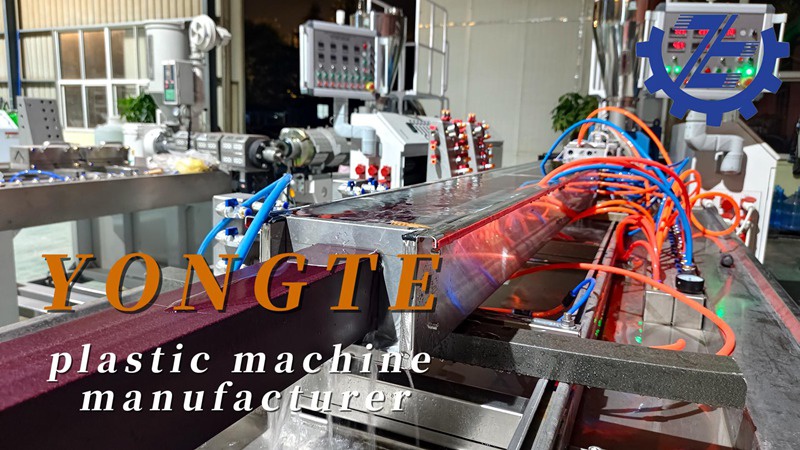 Yongte plastic Machinery lignum plastic tabula productio linea: viridi solutio ad administratione de perditio typis circuitu tabulas