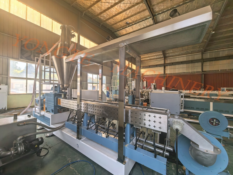 Qingdao Yongte plastic Machinery scriptor lignum plastic Pelletizing productio linea feliciter complebitur iudicii operatio