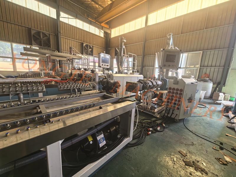 Yongte WPC Tabulatum productio linea adjuvat Canadian customers consequi XL% efficientiam emendationem