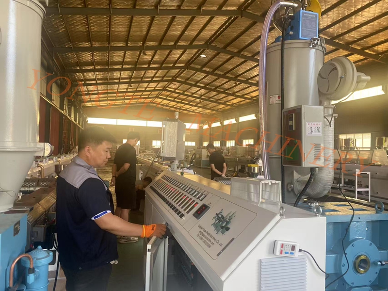 Yongte plastic machina fabrum sunt plene debugging in ppr ppr productio linea ad auxilium solvere productio problems.