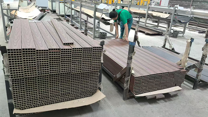 Yongte Providite installation et disciplina Service pro WPC machinis pro Romania Customer