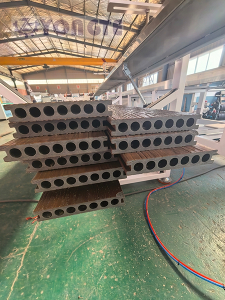 Yongte Plastic Machinery complet Upgrade sui 3D Online Caelatum Lignum-Plastic Tabulatum Productio Linea, extollens Commoda ut lignum Alternative