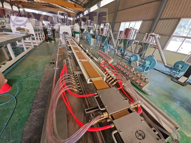 Yongte Plastics Machinery: Compositum Lignum-Plasticum (WPC) Car Tabulatum Interior 