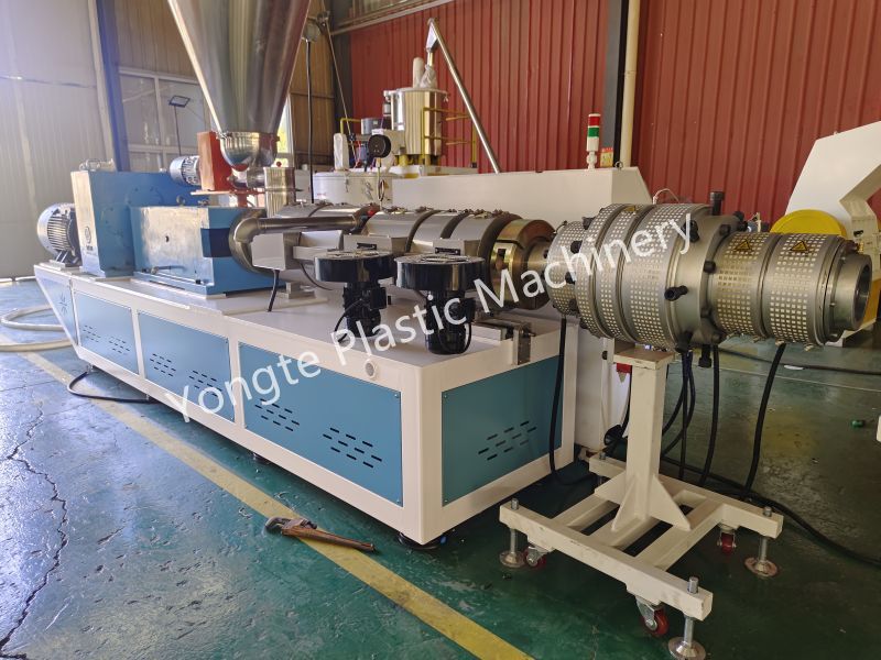 PVC pipe extruder
