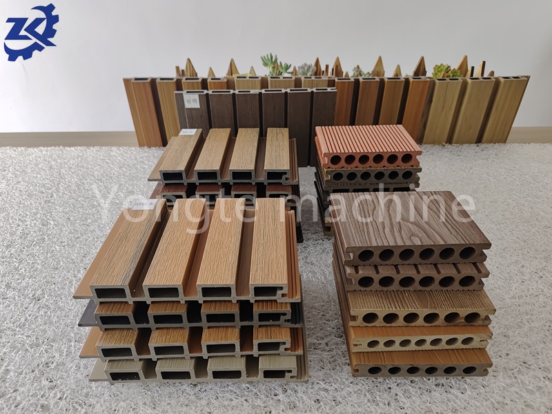 Lignum plastic clapboard faciens apparatus
