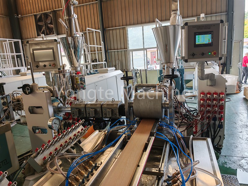 Lignum plastic Machina / WPC constructione Panel Apparatus