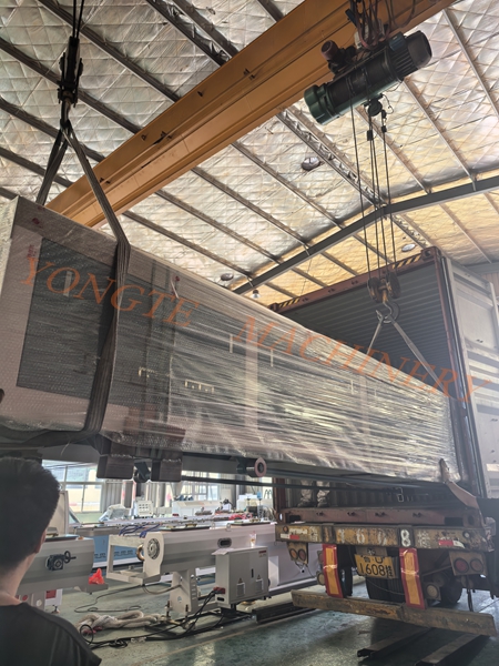 Yongte plastic Machinery scriptor lignum-plastic productio recta est ad Canada, et viridi dolor vestibulum est laudatur transmarinis.