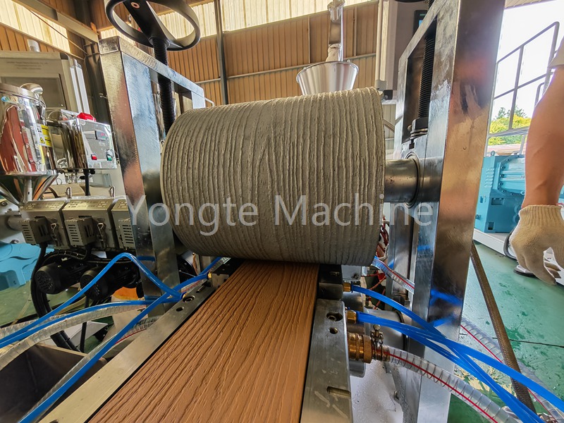 Co extrusio WPC Decking Machina