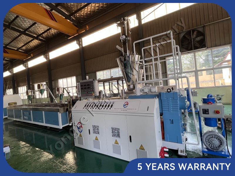 Lignum plastic WPC Decking extrusionem machina